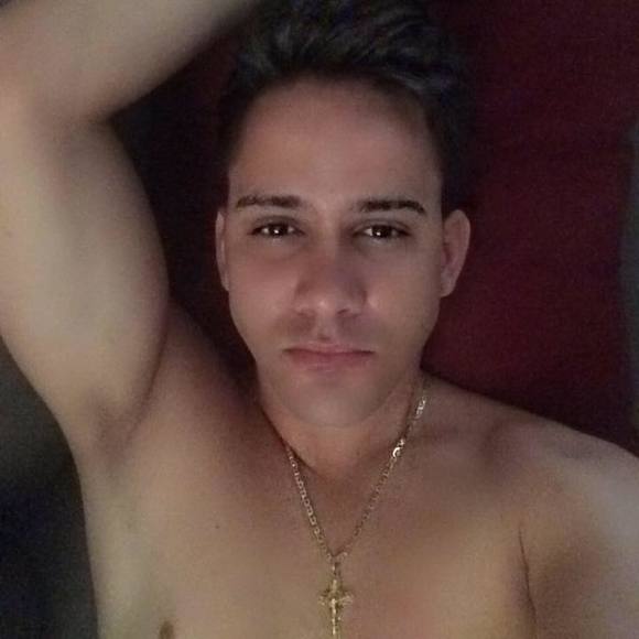 Profile Picture of Victor Manuel (@victormladron) on Poshmark