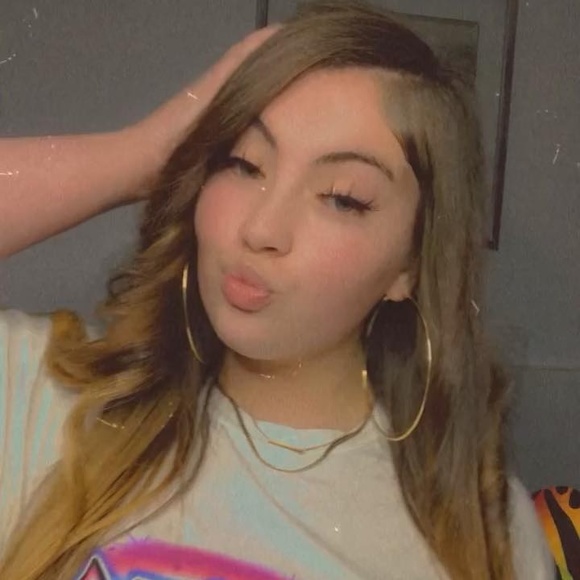 Profile Picture of Kailee Campbell (@kaileecampbell) on Poshmark