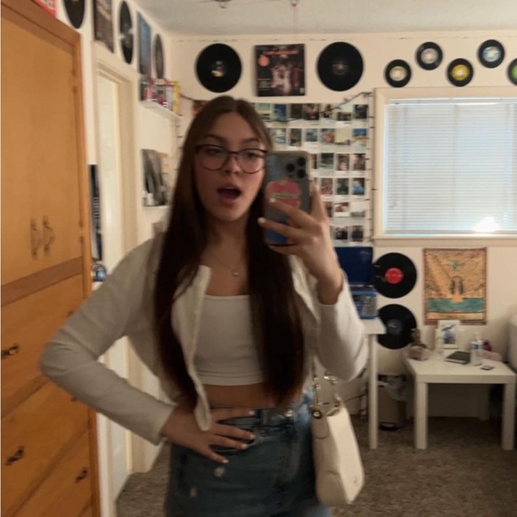Profile Picture of Daniella Griego (@daniellag1306) on Poshmark