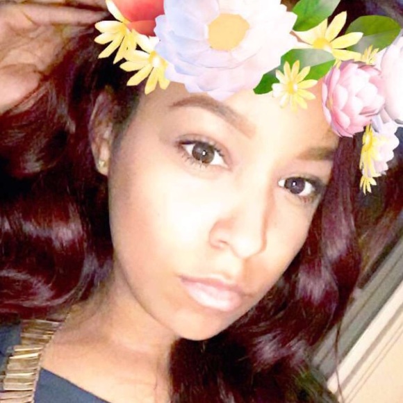 Profile Picture of Olivia Parson (@livvie24) on Poshmark