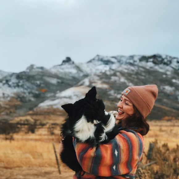 Profile Picture of Johanna Marcille (@johannamarcille) on Poshmark