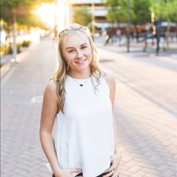 Profile Picture of Kylee Clinton (@kyclinton3) on Poshmark