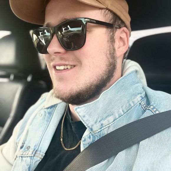 Profile Picture of Adam Harrison (@adamlovesyou) on Poshmark