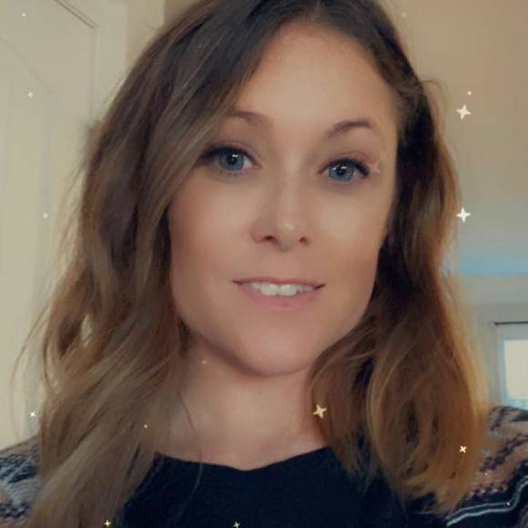 Profile Picture of Amanda Watson (@amandawatson907) on Poshmark