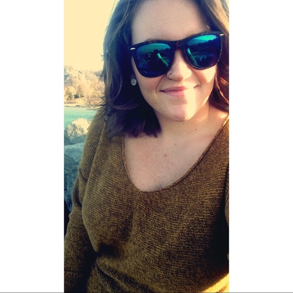 Profile Picture of Sarah Rallison (@sarahrallison) on Poshmark