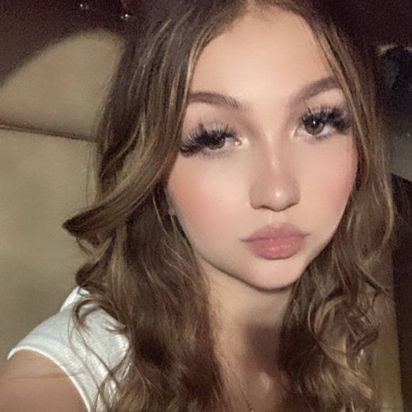 Profile Picture of Jacqueline Gomez (@jacquelinego260) on Poshmark