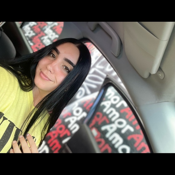 Profile Picture of Nhatali Castillo truffin (@nhatali2004) on Poshmark