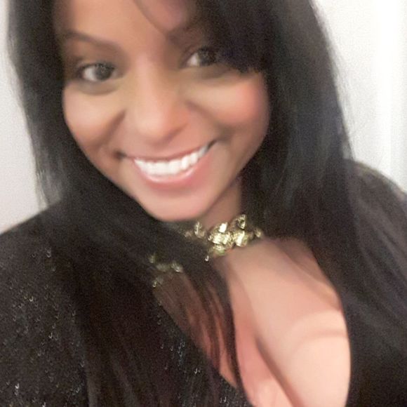Profile Picture of Nina Kandola (@ninakandola) on Poshmark