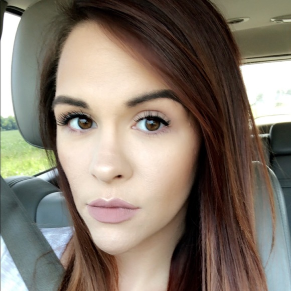 Profile Picture of Danielle Vaughn (@danielle32008) on Poshmark