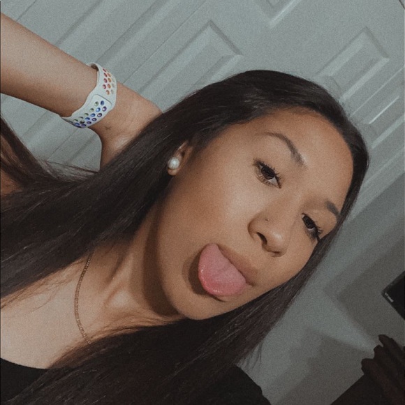 Profile Picture of Luisa Navas (@luisanavas422) on Poshmark