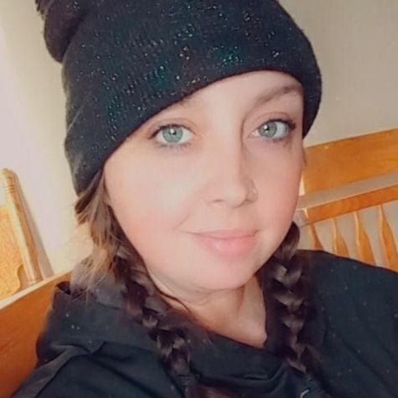 Profile Picture of Danielle Seipel (@blue22bird) on Poshmark