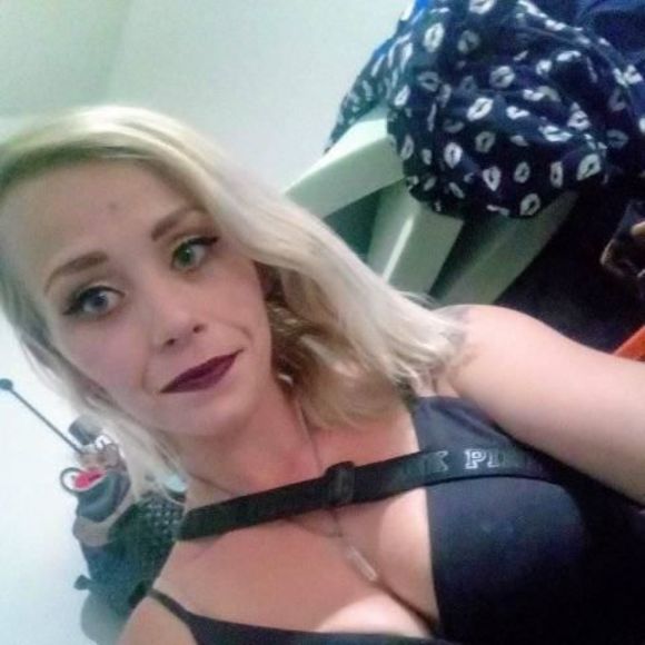 Profile Picture of Taylor Mackinnon (@t_mackinnon) on Poshmark