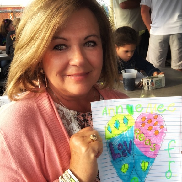 Profile Picture of Susan Orsini (@susanorsini) on Poshmark