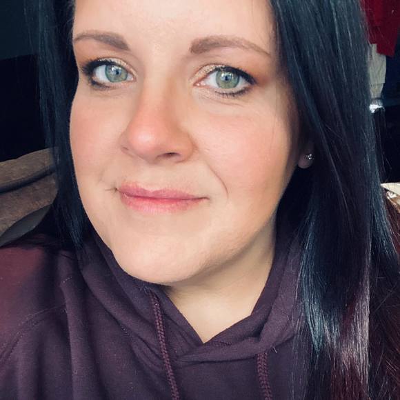 Profile Picture of Jennifer Ricketts (@my2girlsknh) on Poshmark