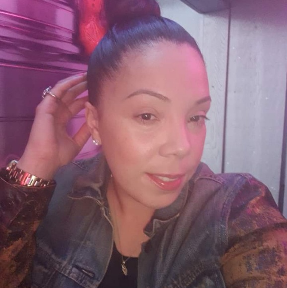 Profile Picture of Minely Caraballo (@minelycaraballo) on Poshmark