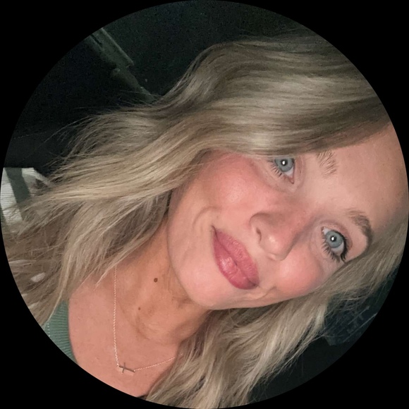 Profile Photo of Courtney Temple (@courtneytemp29) on Poshmark