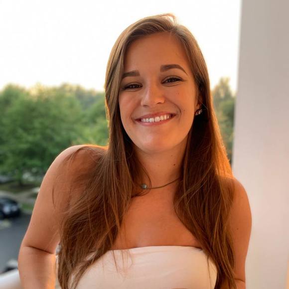 Profile Picture of Angela Milot (@angelamilot) on Poshmark