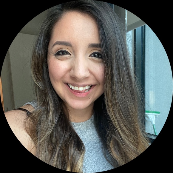 Profile Picture of Karen Barba (@karenbarba220) on Poshmark