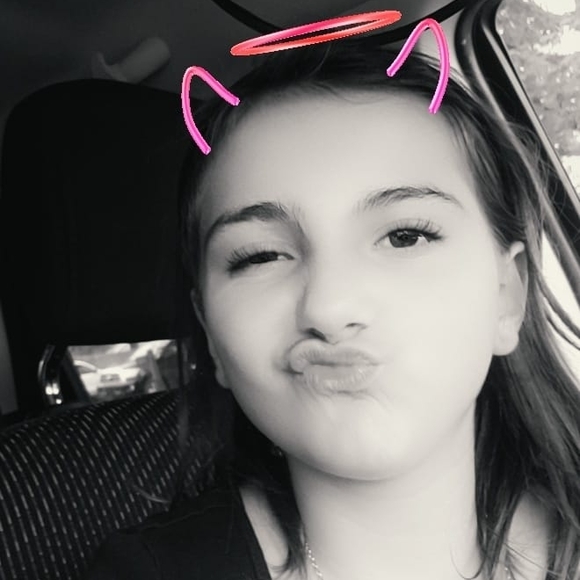 Profile Picture of Harlee Marie (@harleemarie470) on Poshmark
