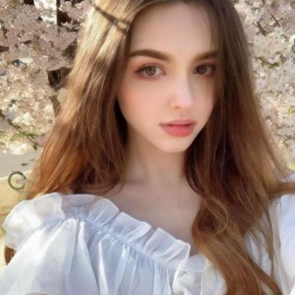 Profile Picture of Thomas Stephanie (@andradeem) on Poshmark