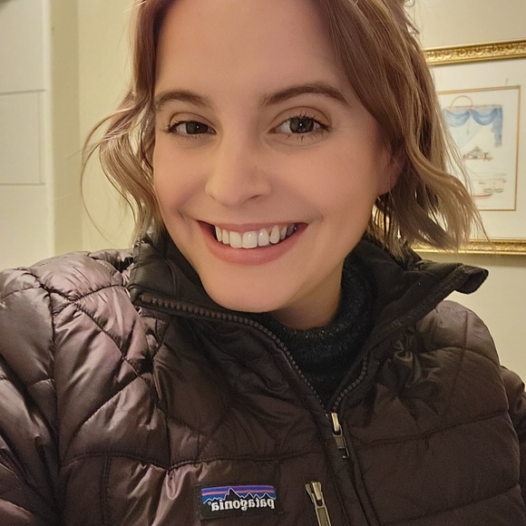 Profile Picture of Haley Velez (@hvelez101) on Poshmark