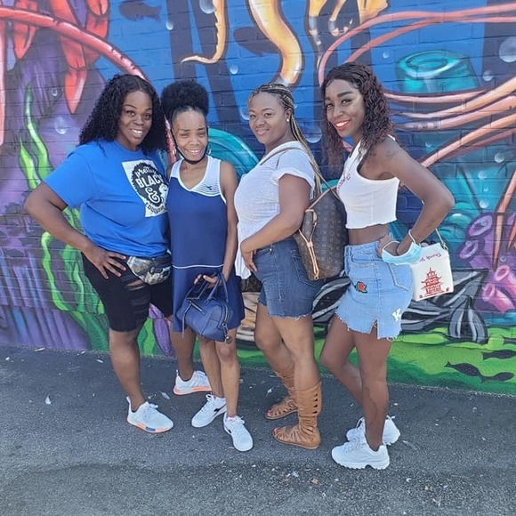 Roshana Anderson - Poshmark Profile Picture of Roshana Anderson (@roshana1974) on Poshmark