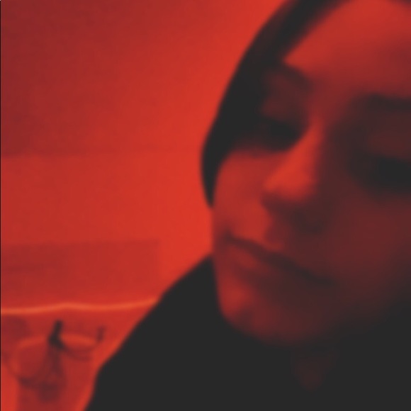 Profile Picture of Raelynn Feichtel (@raelynnmaee) on Poshmark