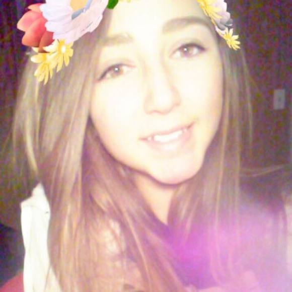 Profile Picture of Haley Rhodes (@haleyrhodes99) on Poshmark