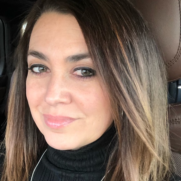 Profile Picture of Kelly Long (@dylcon2322) on Poshmark