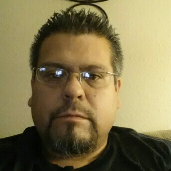 Profile Picture of Ruben Robles (@rubenr9377) on Poshmark