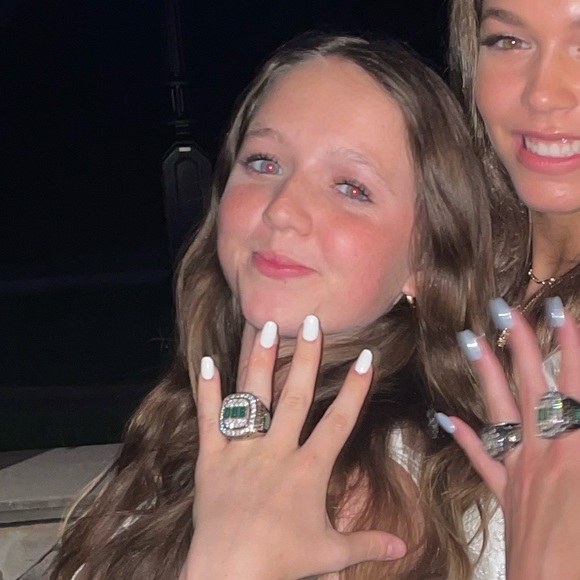 Profile Picture of Avery Baldwin (@averybaldwin136) on Poshmark