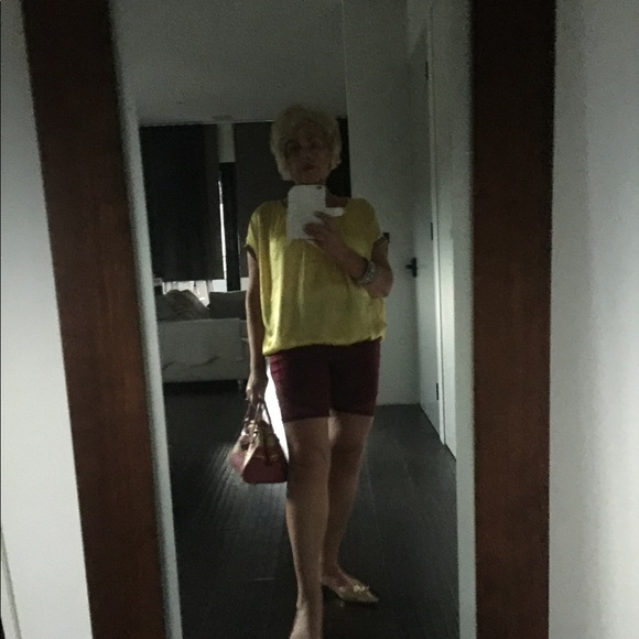 Profile Picture of Dora Fedorovsky (@dorafedorovsky) on Poshmark
