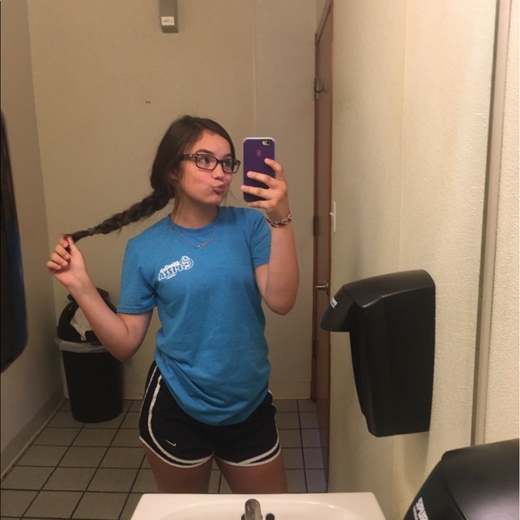 Profile Picture of Tiannah Knolla (@tiannahknolla12) on Poshmark