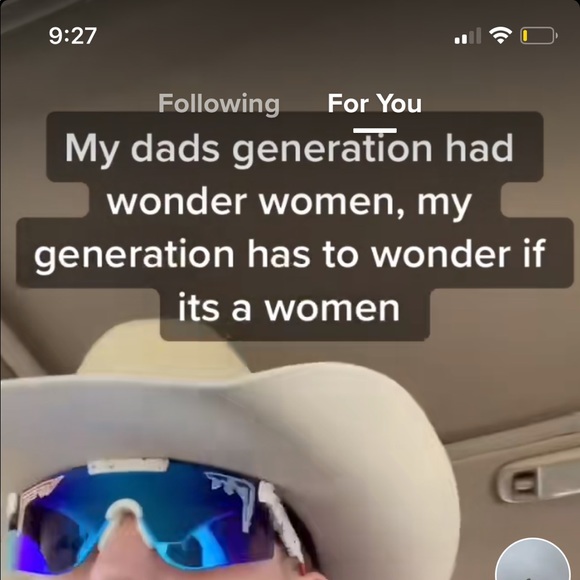 Profile Picture of Alex Wark (@alexwark) on Poshmark