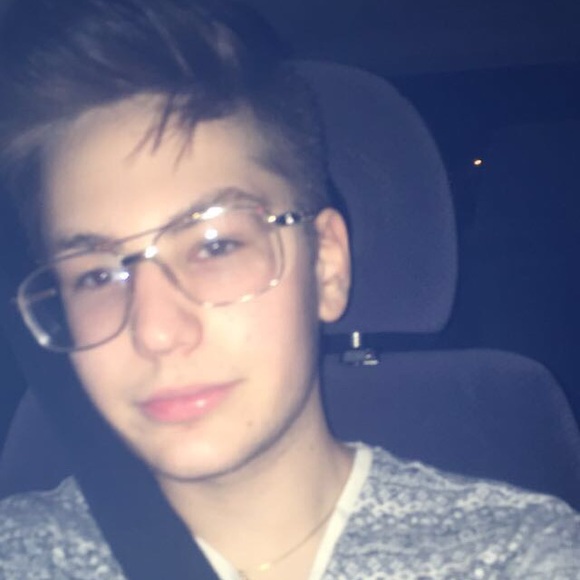 Profile Picture of Rawnson Ivanoff (@rawnson) on Poshmark