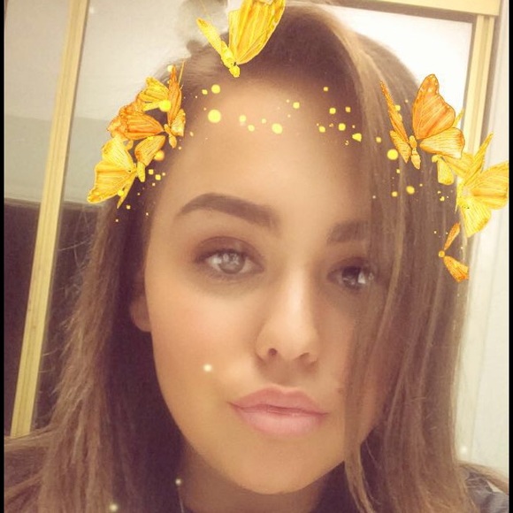 Profile Picture of Destiny Clifford (@destinee66) on Poshmark