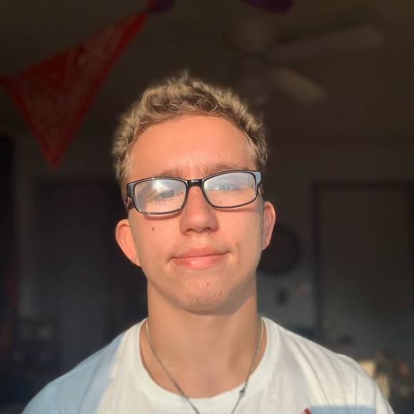 Profile Picture of Petie Decino (@petiedecino) on Poshmark