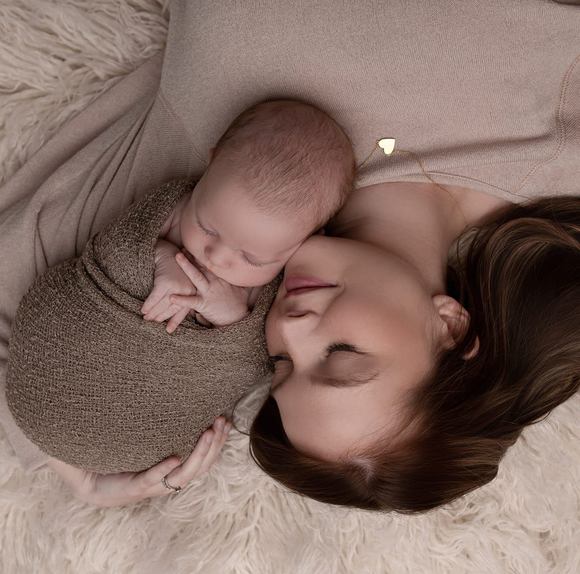 Profile Picture of Miranda Barrett (@mirandaantle) on Poshmark