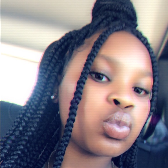 Profile Picture of Anirea Dyana (@_anirea_) on Poshmark