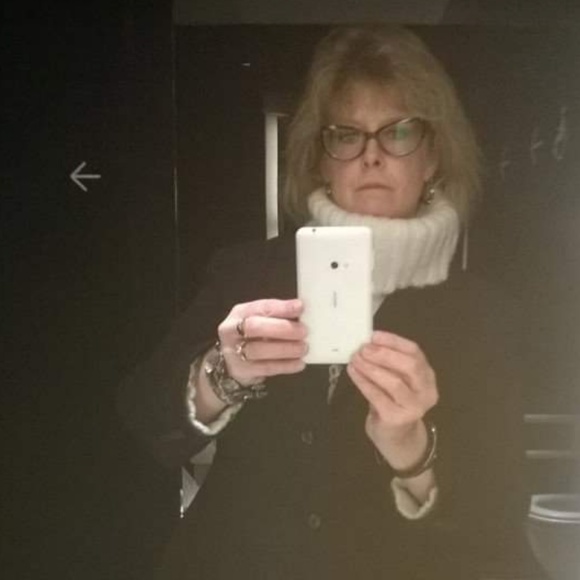 Profile Picture of Dawn marie Wulf (@albalupo) on Poshmark
