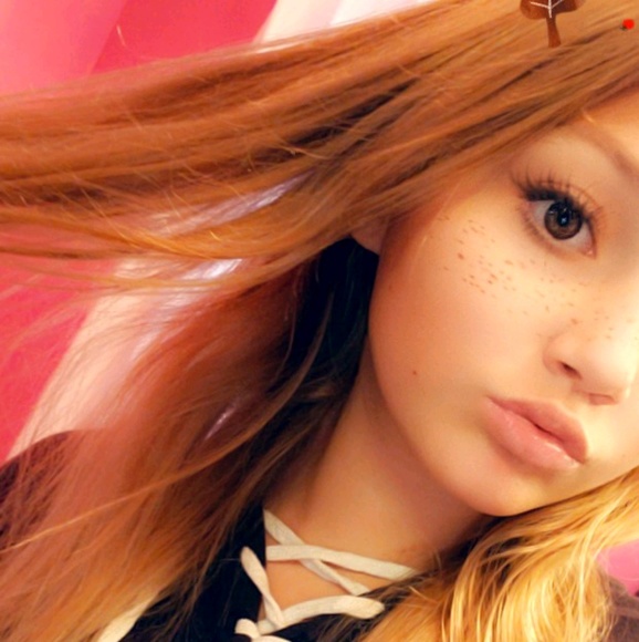 Profile Picture of Brooke Clackett (@brooke409) on Poshmark