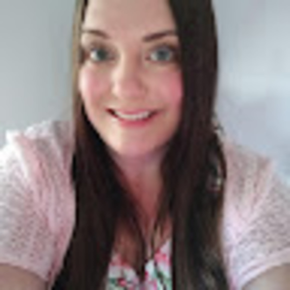 Profile Picture of Erica Cotter (@ericacotter83) on Poshmark