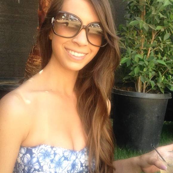 Profile Picture of Lauren Nieblas (@laurenmylove) on Poshmark