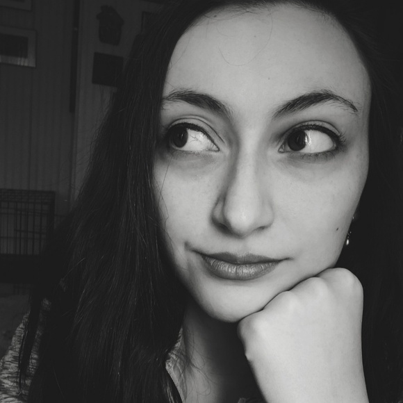 Profile Picture of Sophia Grausam (@sophiamae44) on Poshmark