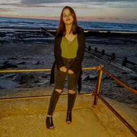Profile Picture of Courtney-Joe Nicholas (@courtneyjoenicholas) on Pinterest