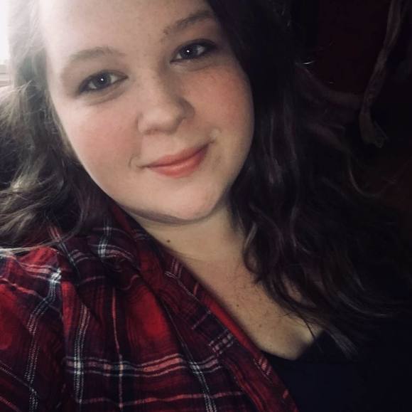 Profile Picture of Samantha Mauldin (@holmessamantha) on Poshmark
