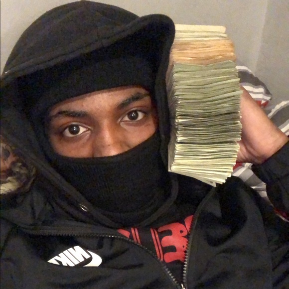 Profile Picture of Raymir Johnson (@millionss6) on Poshmark