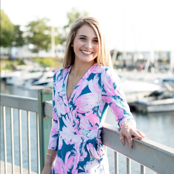 Profile Picture of Jenna Hallstrom (@jennahallstrom) on Poshmark
