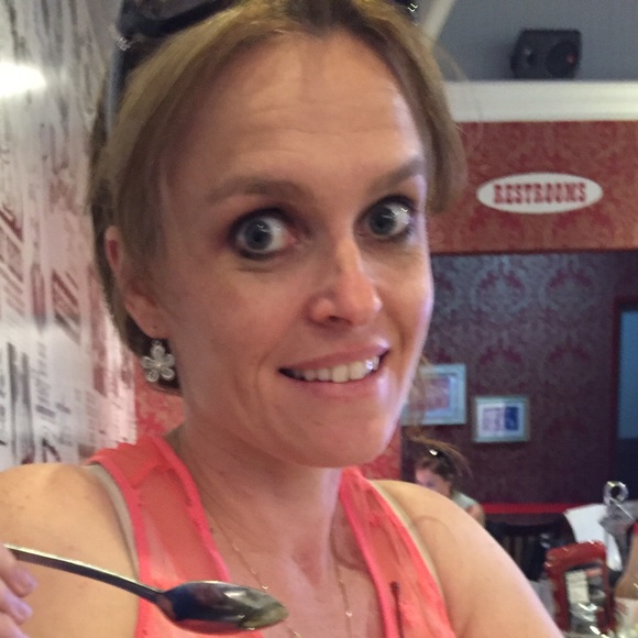 Profile Picture of Shawndie Erickson (@thondy48) on Poshmark