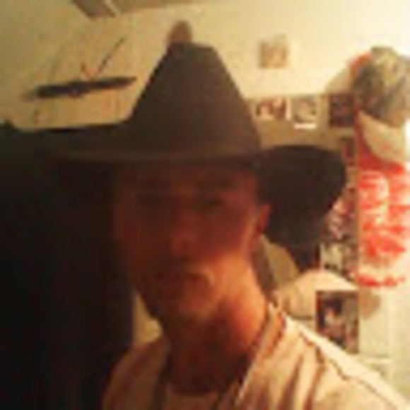 Profile Picture of Johnathon Jarman (@johnathonjarman) on Poshmark